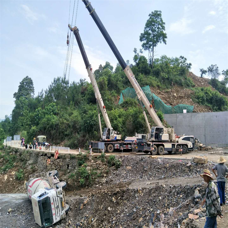 马鞍山花山汽车掉沟里叫吊车救援要多少钱