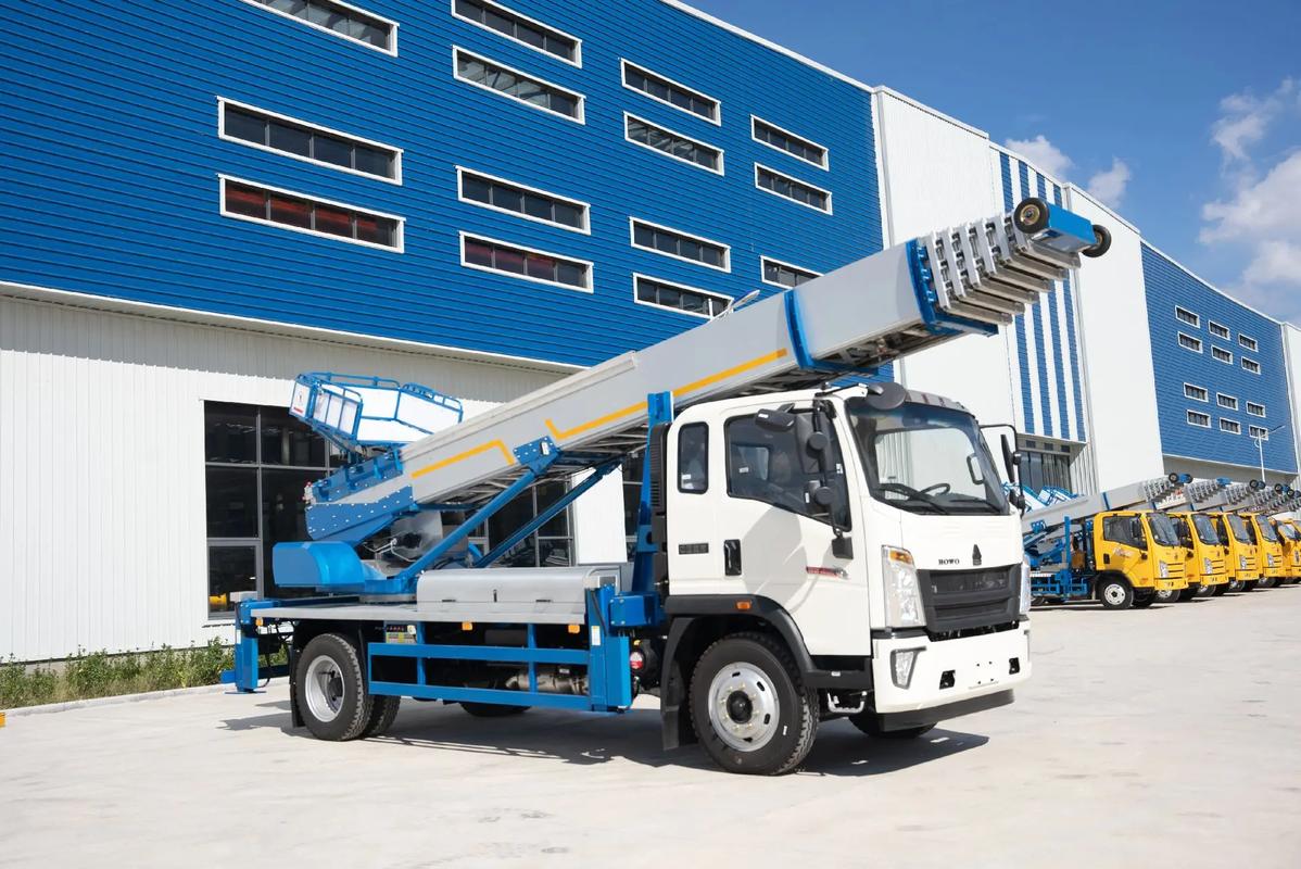 马鞍山花山出租云梯车高空作业车 建筑垃圾搬运